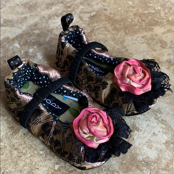 goody goody Other - Moccasin Baby Shoe Pink & Brown Floral